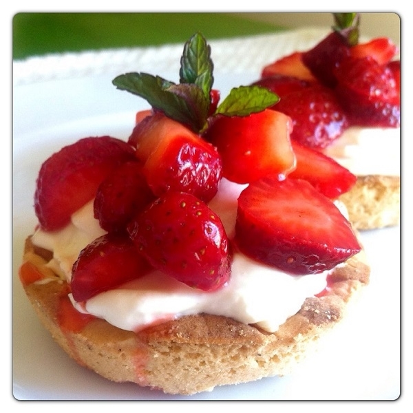 Cheese cake e fragole a merenda