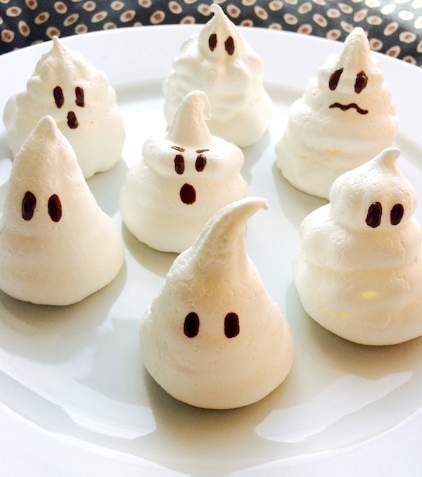 Fantasmi di meringa per la festa di Halloween di Dolci Pattìni