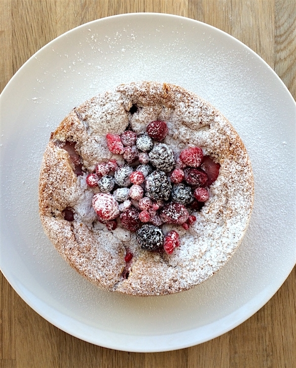 Torta profumata alle fragole e limone