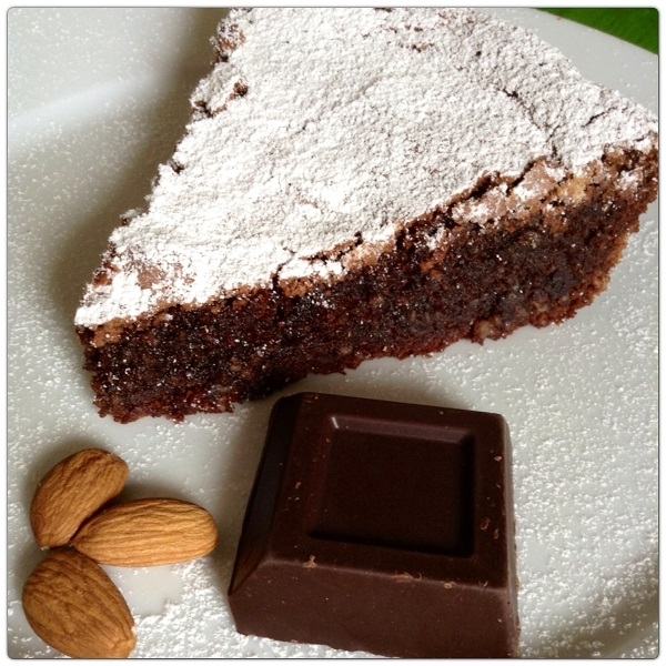 Ricetta torta al cioccolato Pattìni con mandorle