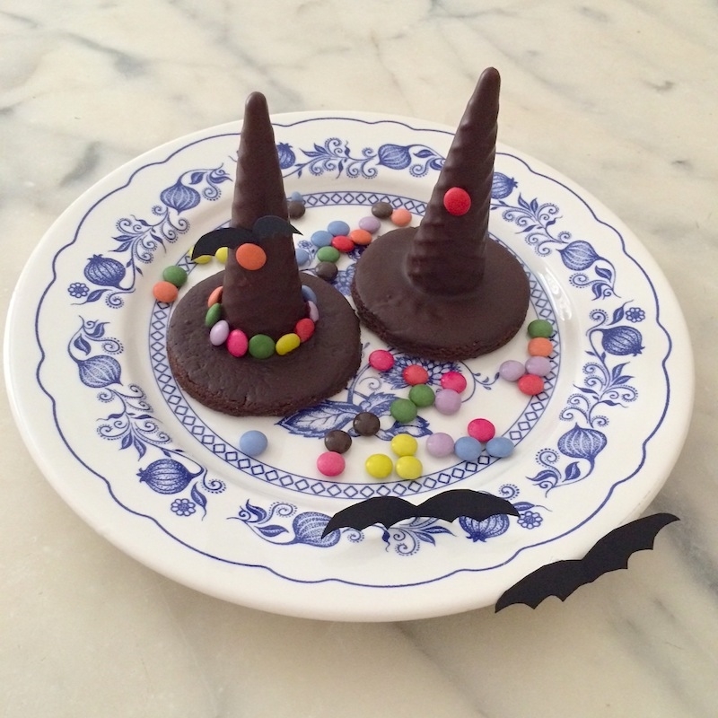 Cappelli di strega al cioccolato per Halloween