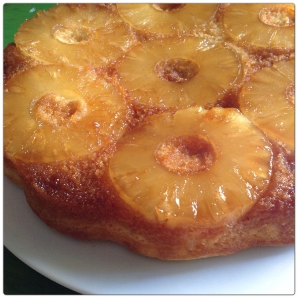 Torta caramellata con anans dalla cucina di Pattìni