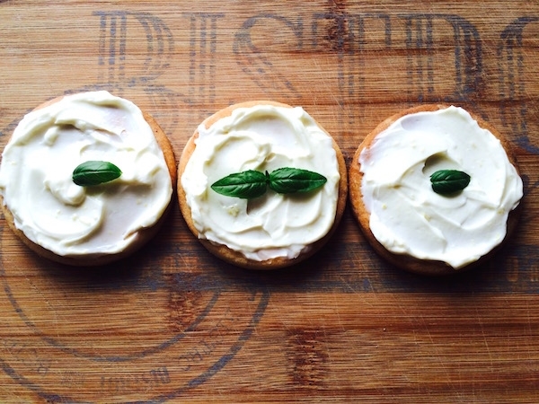 Biscotti allo zucchero con crema al formaggio