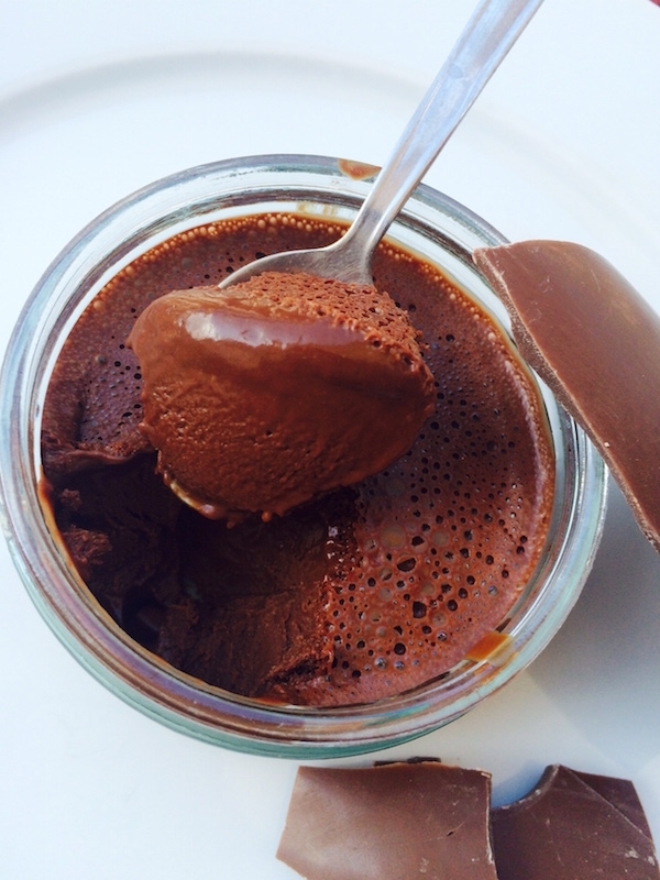 Ricetta mousse di cioccolato all’acqua: come riciclare le uova di Pasqua