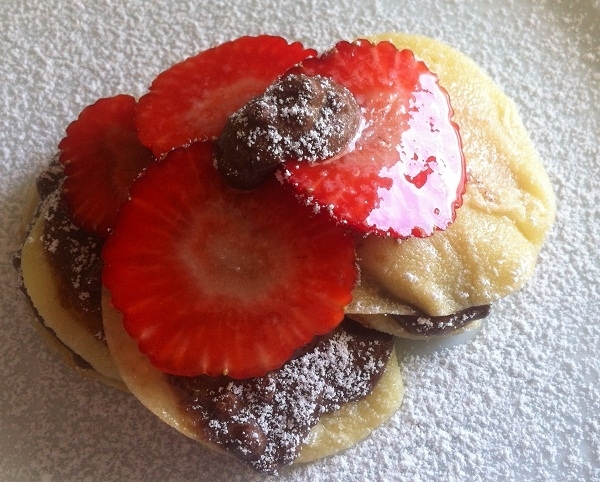 Ricetta crepes, fragole e cioccolata