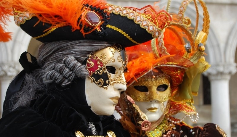 Carnevale in piazza: maschere, carri e giochi tradizionali