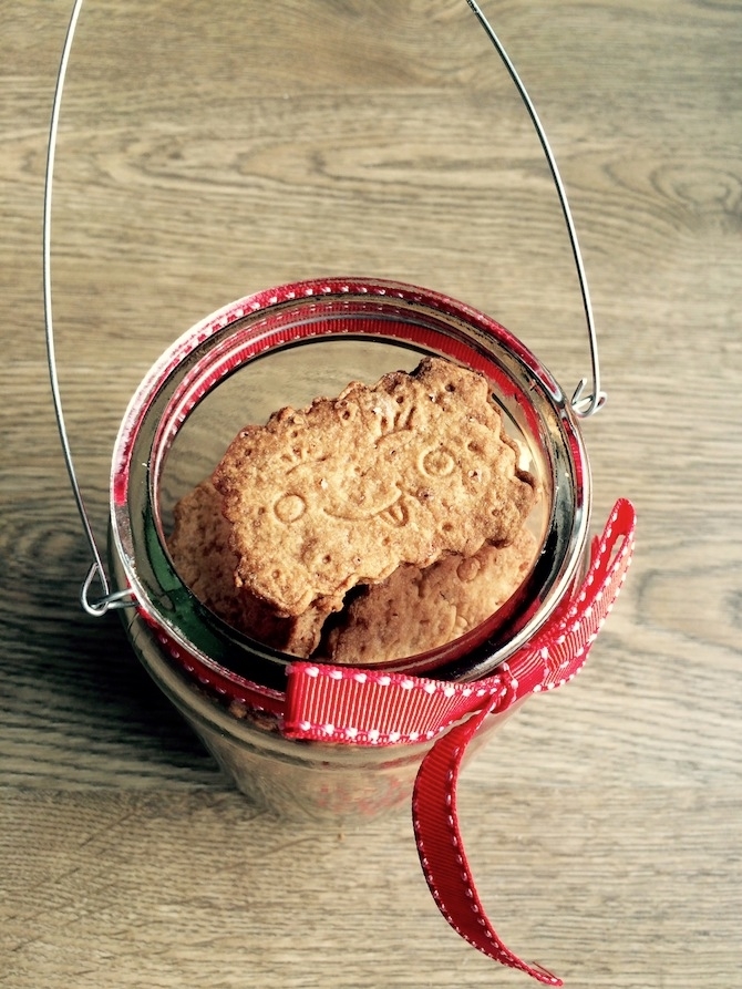 Biscotti allo zenzero e cannella: un dolce regalo handmade per Natale