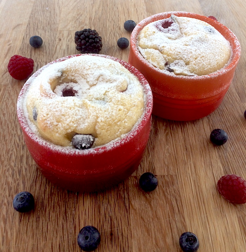 Clafoutis ai frutti di bosco: la colazione per la festa della mamma