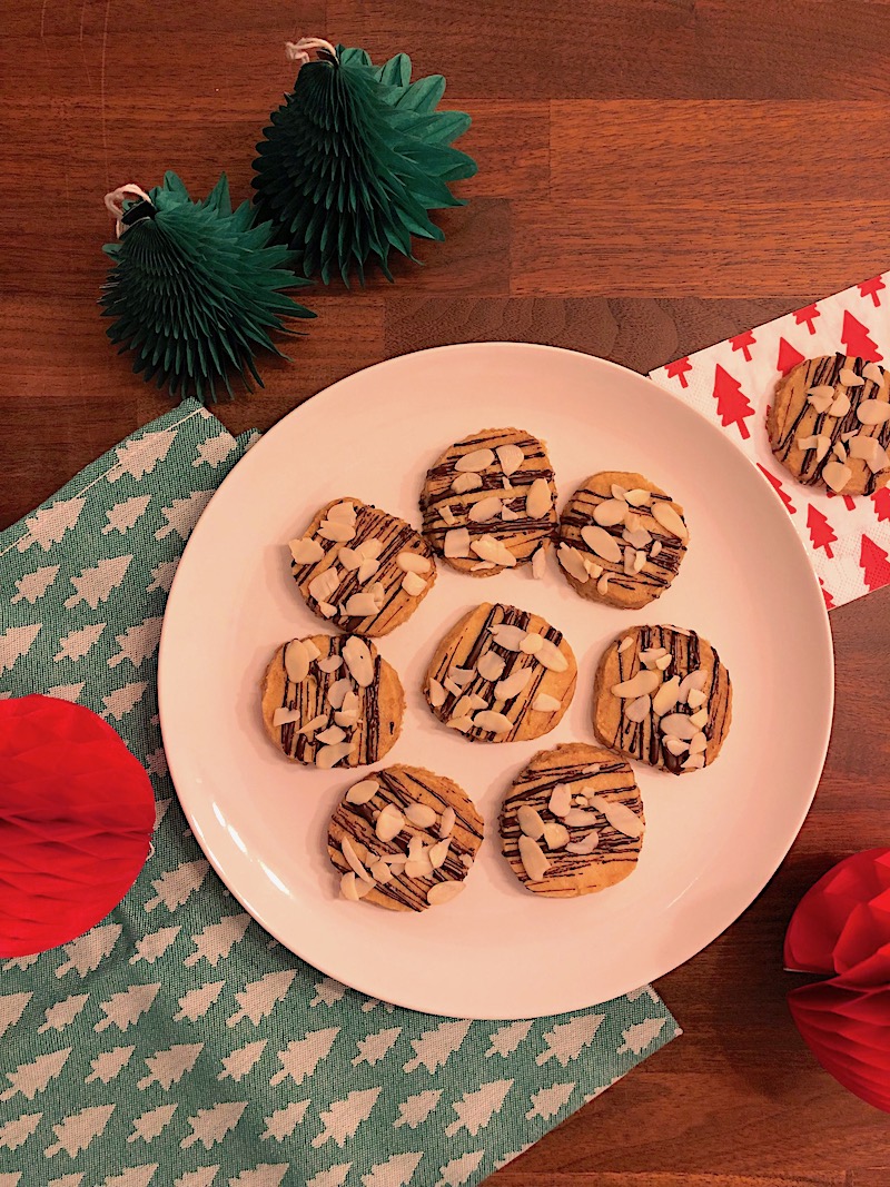 Regali Di Natale Fatti A Mano In Cucina.Ricetta Di Natale Shortbread Con Cioccolato E Mandorle Pattini