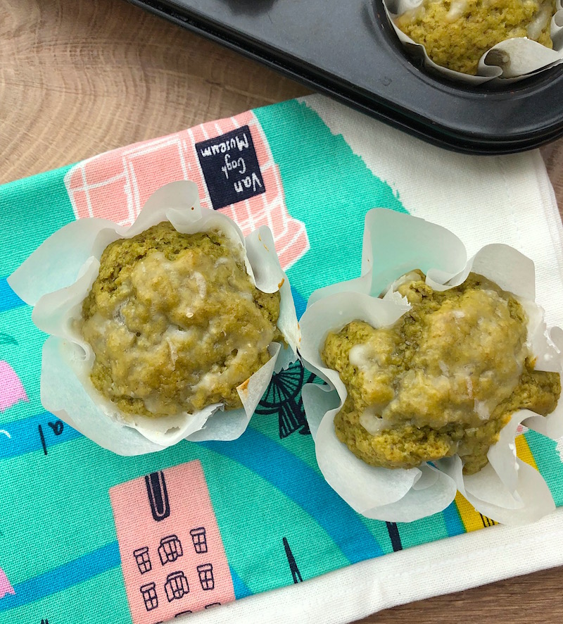 Muffin soffici con limone e tè matcha