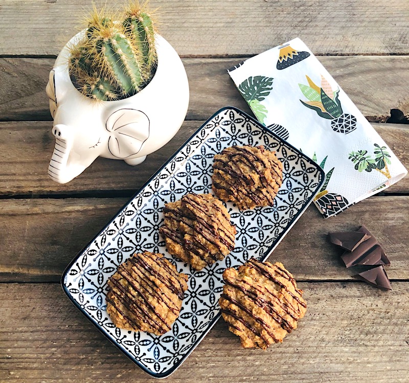 Biscotti al burro di arachidi con avena e banane