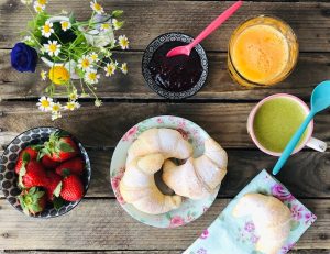 colazione con cornetti soffici