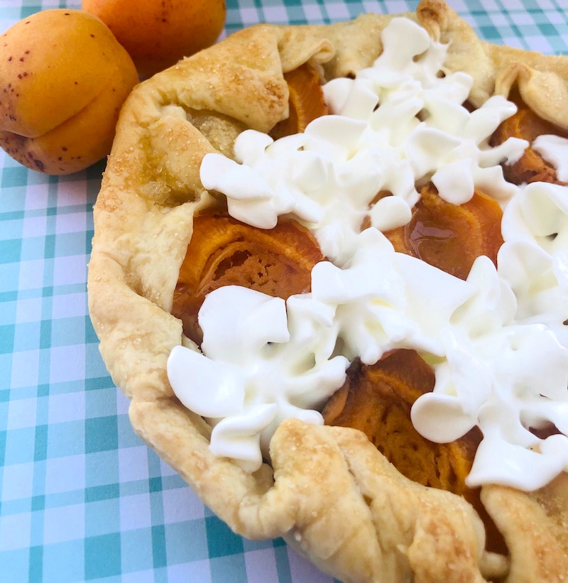 Torta albicocche e panna montata