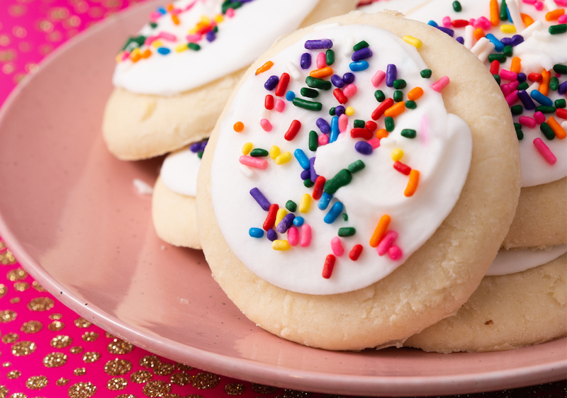 Biscotti di carnevale con glassa alla vaniglia