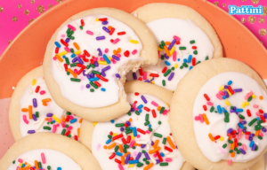 Biscotti con glassa e sprinkle colorati